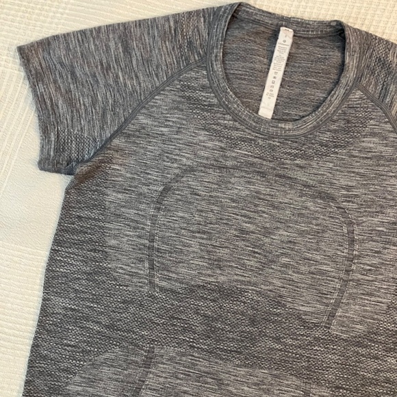 Lululemon Swift Stride Short Sleeve Shirt Gray Womens Size 8 Running Top Tee - Picture 2 of 6